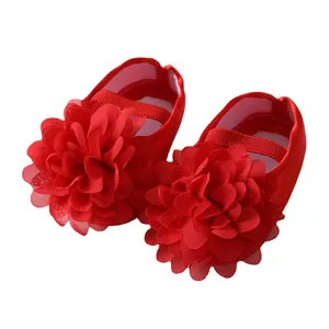 Eleganti scarpe da principessa rosse per neonata con fiori e suole molto morbide