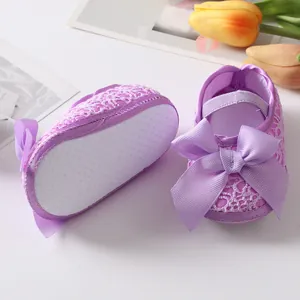 Süße lila Baby-Prinzessin-Schuhe mit eleganter Schleife und weicher Sohle für Säuglinge