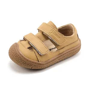 Sandales classiques en cuir beige pour bébé avec semelle souple et velcro pour bambins