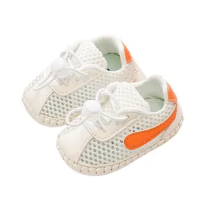 Atmungsaktive Mesh-Lauflernschuhe für Babys mit weicher Sohle in Weiß-Orange