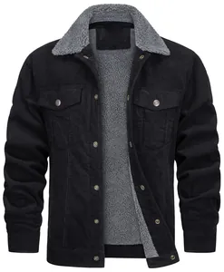 Vista detallada de chaqueta de pana negra con forro y cuello de sherpa gris suave