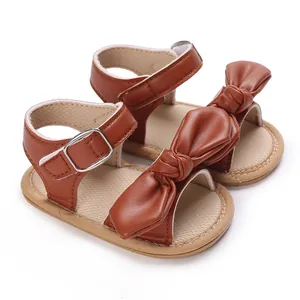 Braune PU-Leder-Sandalen für Babys mit dekorativer Schleife und sicherem Schnallenverschluss