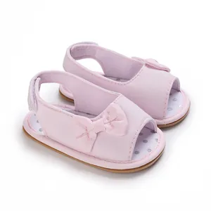 Detailansicht rosa Baby-Netzsandalen mit süßer Schleife und weicher Anti-Rutsch-Sohle