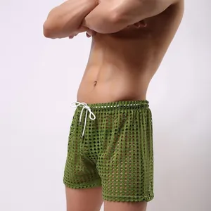 Detailansicht der grünen Netz-Shorts für Herren, sexy Mesh-Design für bequeme Homewear