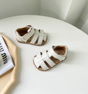 Sandales blanches élégantes à semelle souple pour bébés filles de style romain