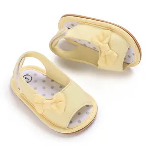 Süße gelbe Babysandalen mit Schleife und Punkten, atmungsaktive weiche Sohle