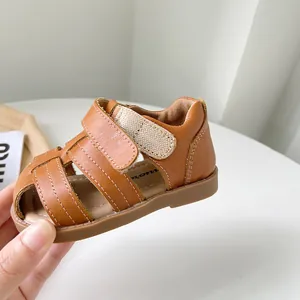 Sandales romaines marron à semelle souple pour petites filles et bébés durant l'été