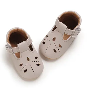 Klassische beige durchbrochene Baby-Lauflernschuhe mit atmungsaktiver T-Riemen-Sohle