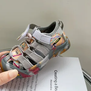 Sandales de sport d'extérieur pour enfants avec motifs colorés et bout protecteur