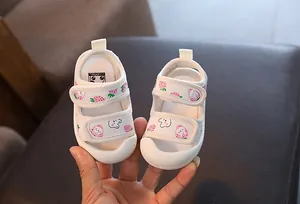 Sandales bébé fille fraise dessin animé bout fermé semelle souple premier pas