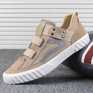 Chaussures décontractées en toile kaki pour hommes avec semelle blanche et élastique