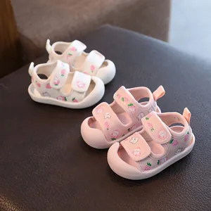 Sandales d'Été de Dessin Animé pour Bébé Fille Chaussures de Princesse à Bout Fermé Semelle Souple Premiers Pas Imprimé Fraise