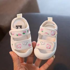 Sandales blanches pour bébé fille avec motifs fraises et ours et semelle souple antidérapante