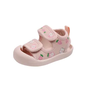 Sandales roses pour bébés filles avec imprimé fraise et lapin et semelle souple