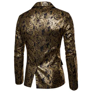 Vista posteriore di un blazer da uomo di lusso con motivo paisley dorato