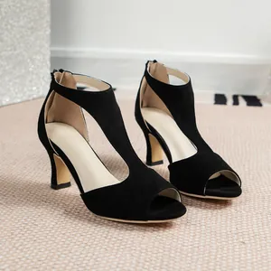 Sandales à bout ouvert en daim noir avec fermeture éclair au talon et design stiletto.