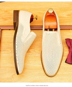 Détails de mocassins en cuir perforé respirant pour hommes de style professionnel