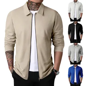 Vue détaillée de la veste décontractée pour homme en maille gaufrée avec fermeture éclair.