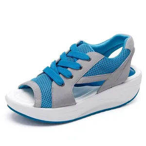 Sandalias de cuña azules de malla para mujer con punta abierta y plataforma