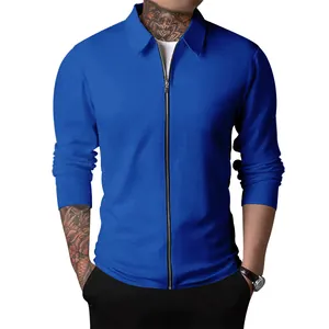 Détail de la veste zippée pour homme en maille gaufrée bleu roi avec col à revers