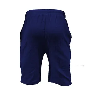 Vista posteriore di pantaloncini casual da uomo in cotone e lino blu navy