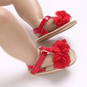 Sandalias rojas para bebé niña con flores de gasa decorativas y suela suave antideslizante