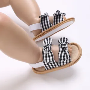 Sandalias de verano para bebé niña con diseño de cuadros vichy negros y blancos