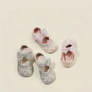 Glitzernde Baby-Prinzessinenschuhe mit Strass-Schleifen in Rosa und Silberfarben
