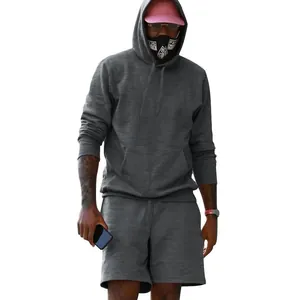 Vista detallada del conjunto de sudadera con capucha y pantalones cortos para hombre
