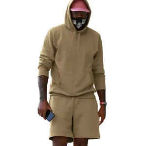 Vista detallada del conjunto de sudadera y pantalón corto de felpa