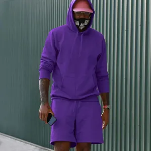 Conjunto de sudadera con capucha y pantalones cortos de forro polar morado para hombre