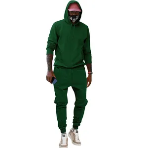 Conjunto informal de chándal de felpa verde oscuro para hombre con sudadera con capucha.