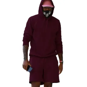Conjunto deportivo de sudadera con capucha y pantalones cortos para hombre en color granate chic
