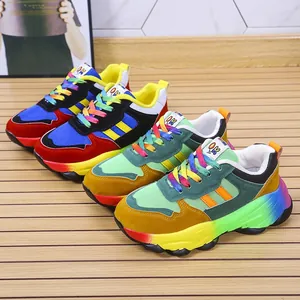 Sneaker chunky da donna con suola arcobaleno e inserti in mesh traspirante per sport