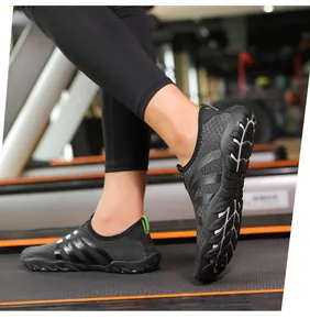 Zapatos de agua negros transpirables con suelas de goma antideslizantes para yoga