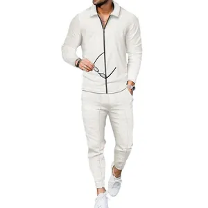 Vista detallada del conjunto de dos piezas de punto gofrado para hombre en color crema