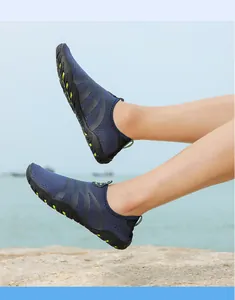 Zapatos de agua transpirables de malla azul oscuro con suela de goma antideslizante playa