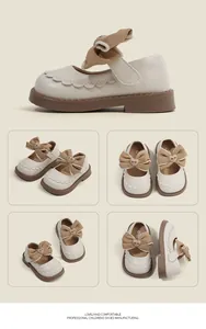 Vistas detalladas de zapatos Mary Jane para niña color crema con lazos marrones