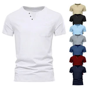 Detaillierte Ansicht lässiger Herren-T-Shirts mit V-Ausschnitt und Tasche in verschiedenen Farben