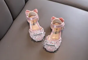 Elegante Mädchen-Prinzessinnenschuhe in Pink mit Glitzer, Kristalldekor und Satin-Schleife