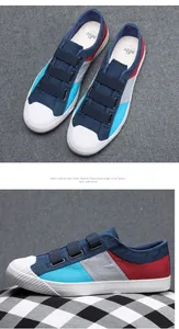 Detailansicht der Herren-Slip-On-Sneaker im Patchwork-Design mit Gummibändern
