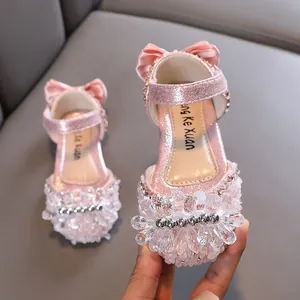 Rosa glitzernde Prinzessinnenschuhe für Mädchen mit Kristallblumen und Satinschleife