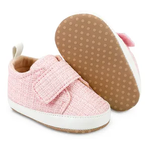 Rosa gewebter Baby-Lauflernschuh mit weicher, rutschfester Noppensohle-Detail