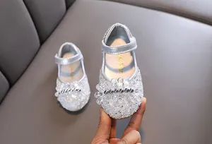 Glinsterende zilveren prinsessenschoenen voor meisjes met elegant strass bloem detail