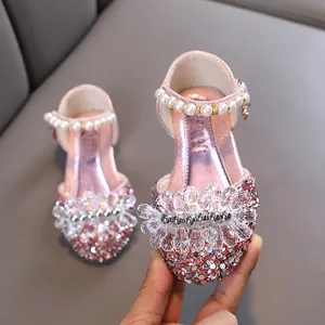 Rosa Mädchen Prinzessin Schuhe mit funkelnden Strasssteinen und großen Kristalldetail
