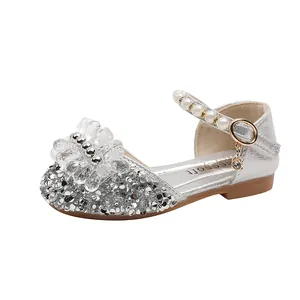 Elegante silberne Mädchen Prinzessinnenschuhe mit Pailletten und Perlenriemen-Detail