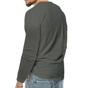 Achteraanzicht van grijs nauwsluitend herenshirt met lange mouwen in zachte katoenmix
