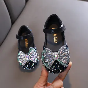 Zapatos de princesa negros para niñas con lazo grande iridiscente