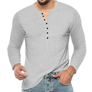 Klassiek lichtgrijs Henley-shirt met lange mouwen voor heren met decoratieve zwarte knopen