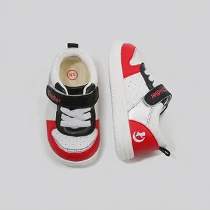 Wasserdichte Leder-Sneaker für Kleinkinder in Rot und Weiß mit rutschfester Sohle